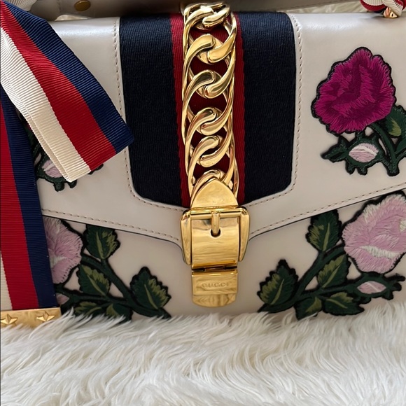 Gucci White and Gold Sylvie Pink Floral Shoulder Bag - Picture 5 of 15